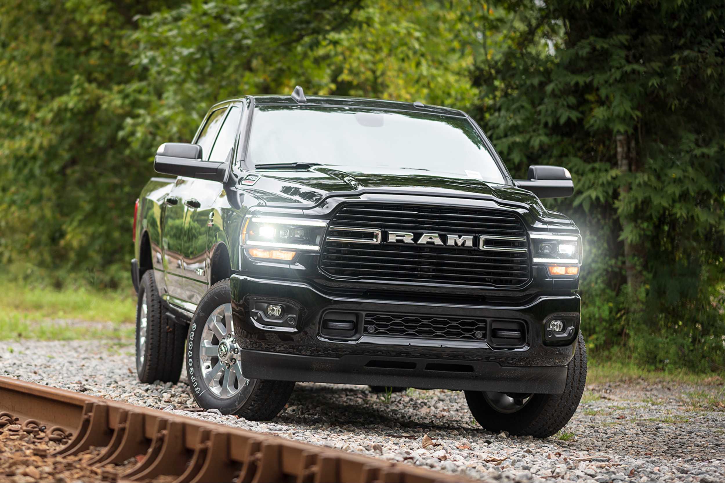 Ram HD (2019+) XB Hybrid LED Headlights Hover